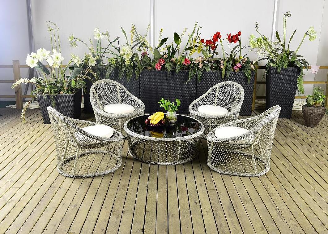 1 table and 4 chairs with waterproof outdoor luxury PE rattan  dining set