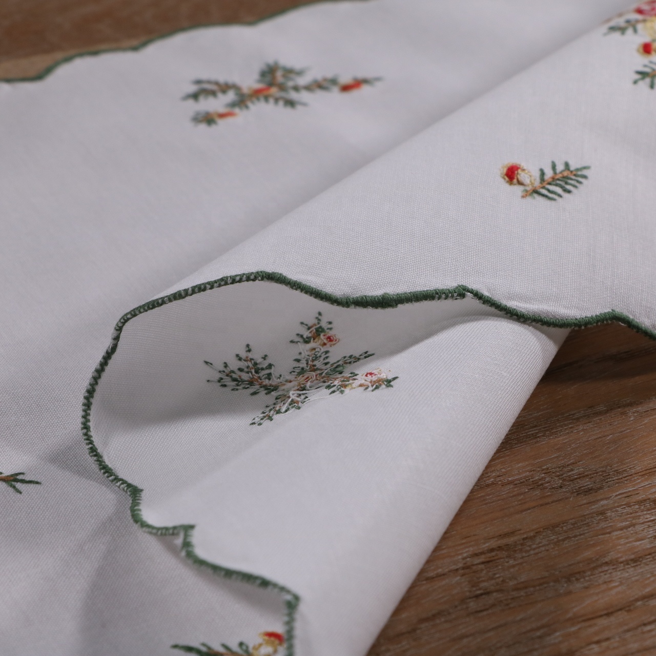 N061  White 55% Ramie45% Cotton Elliptical Placemats 45cm x 30cm  Christmas style embroidery  Green curved edge Table mats