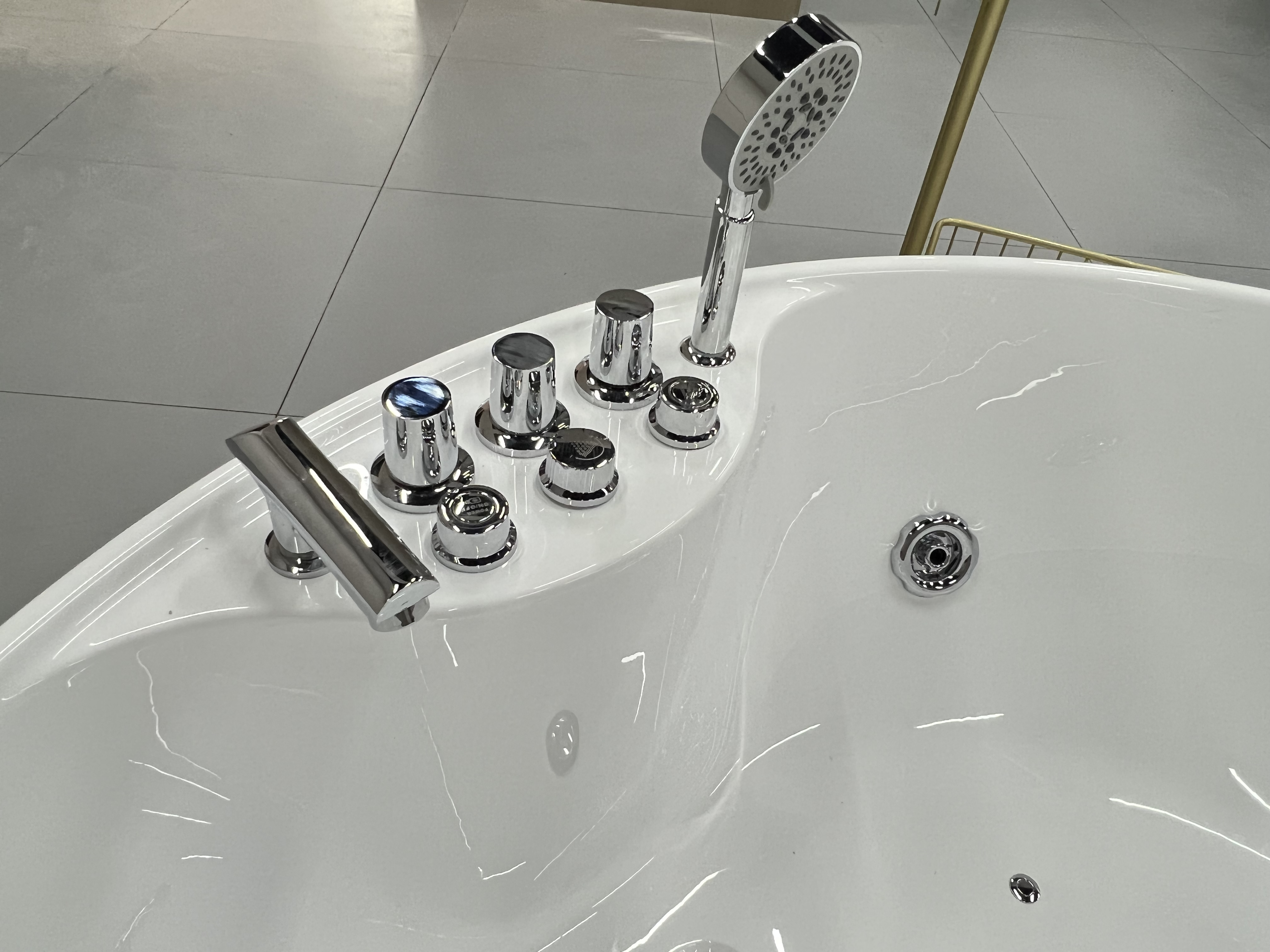 Custom Modern Square Hot Tub White Acrylic Freestanding Massage Whirlpool Walk In Tub Shower Combo Bathtub