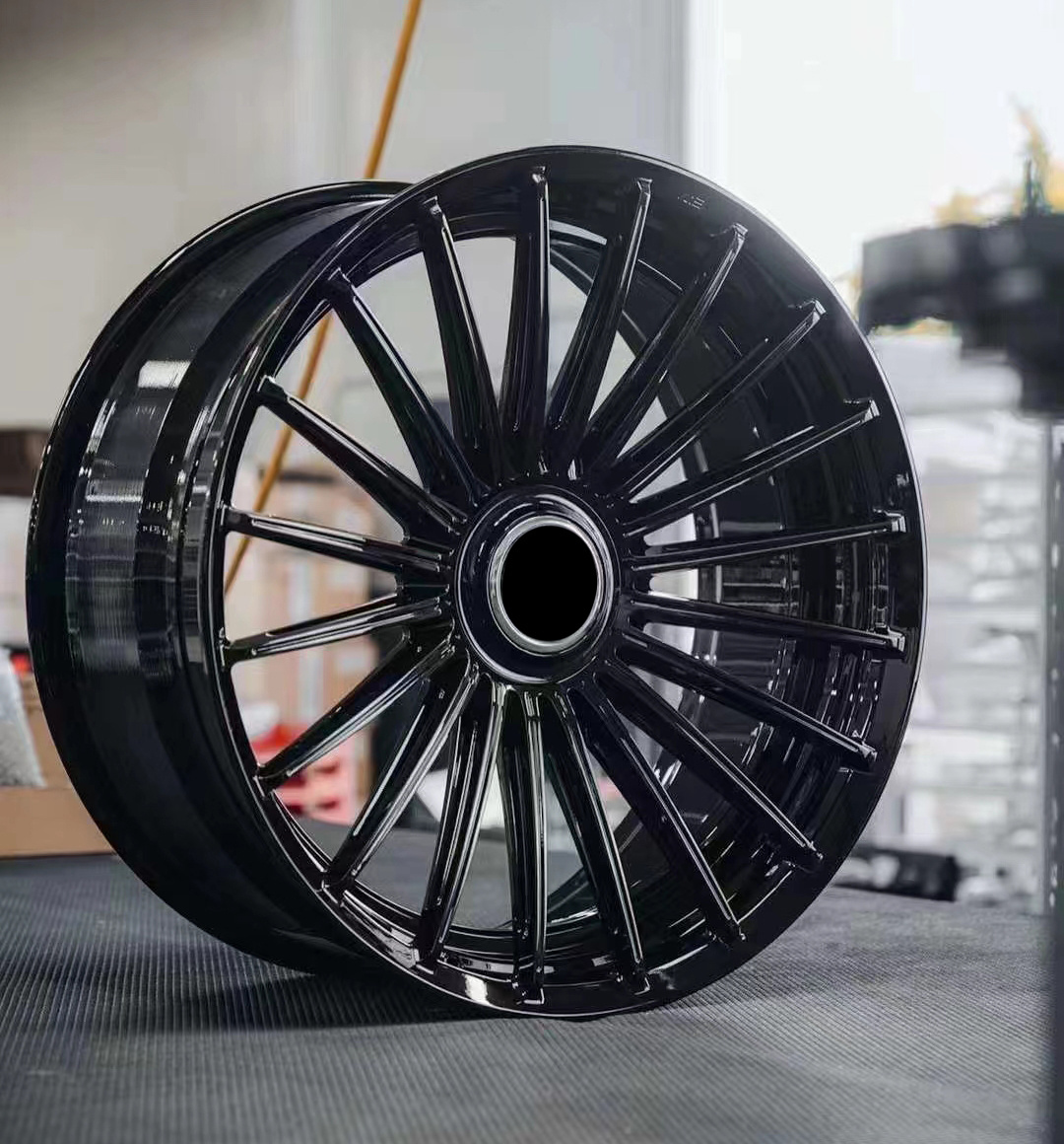 Latest Customization Style Monoblock Gold and Black Wheels 18-24Inch 5X120 Aluminium Alloy Forged Car Wheels For Rolls Royce