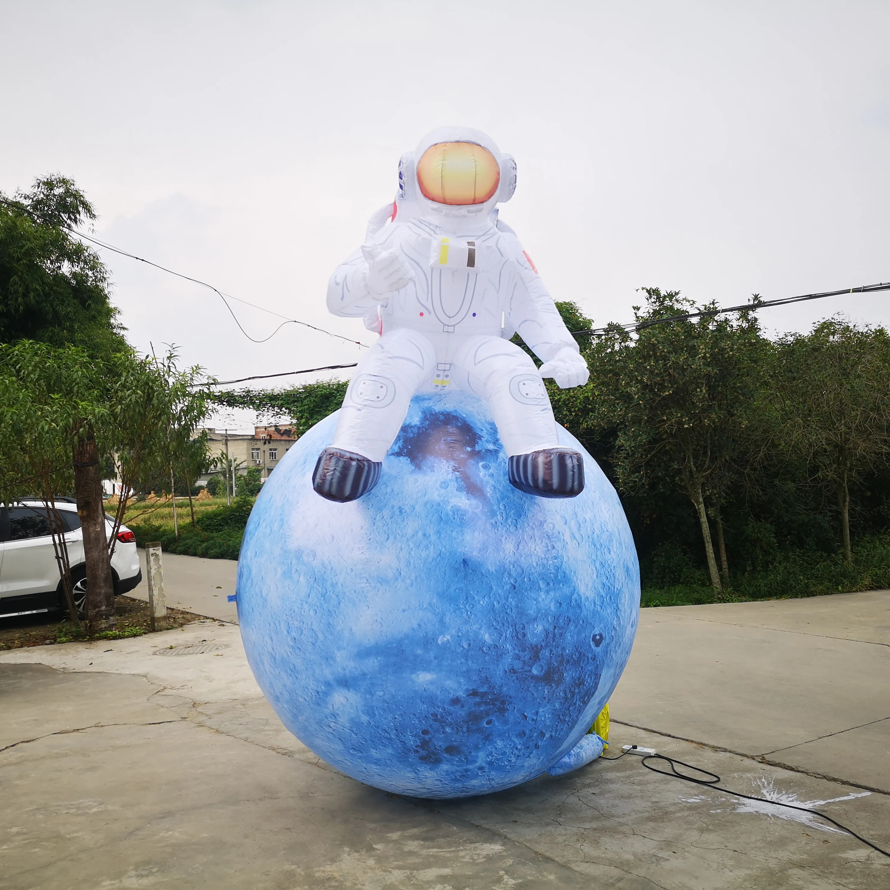 Customized inflatable luminous giant cartoon astronauts and inflatable moon