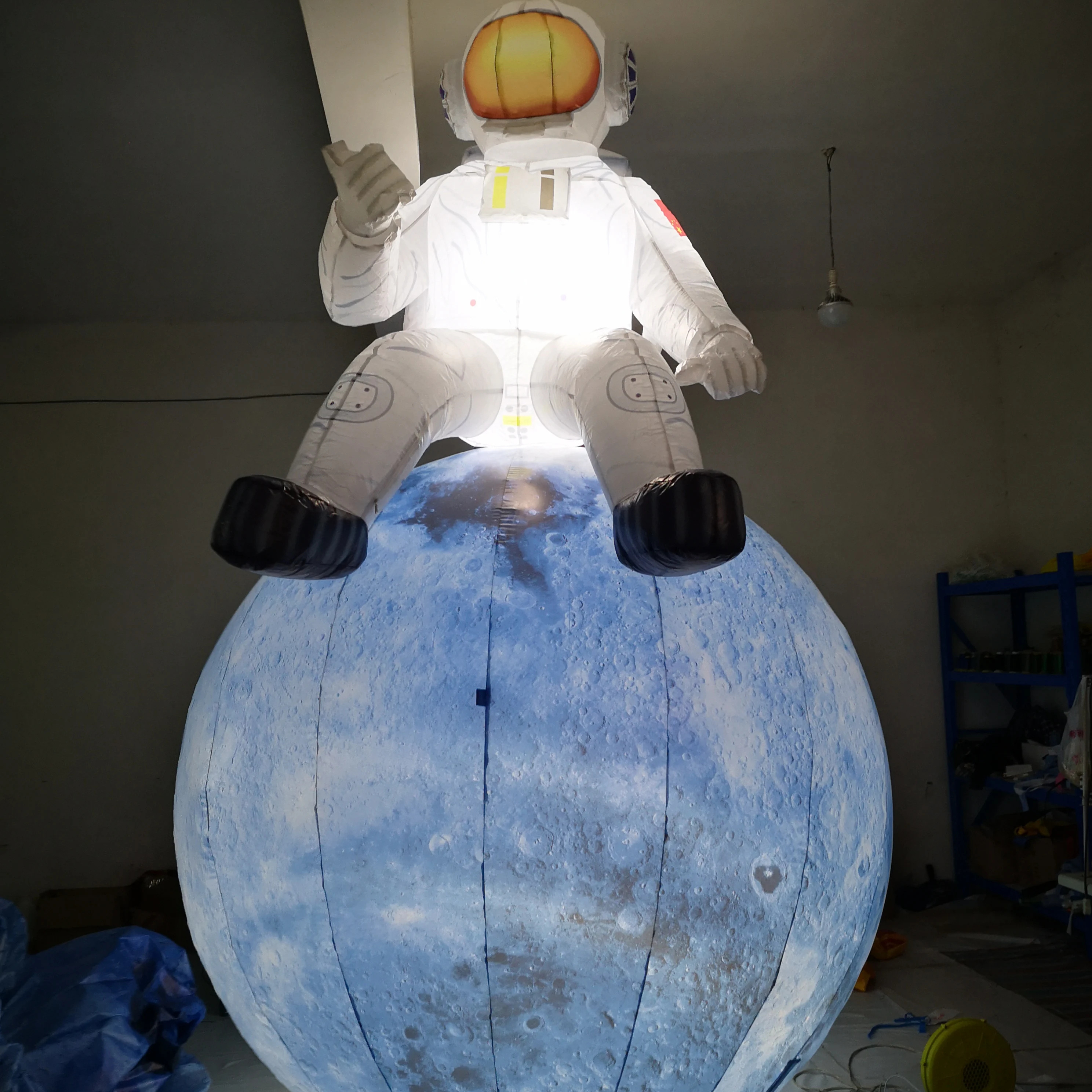 Customized inflatable luminous giant cartoon astronauts and inflatable moon