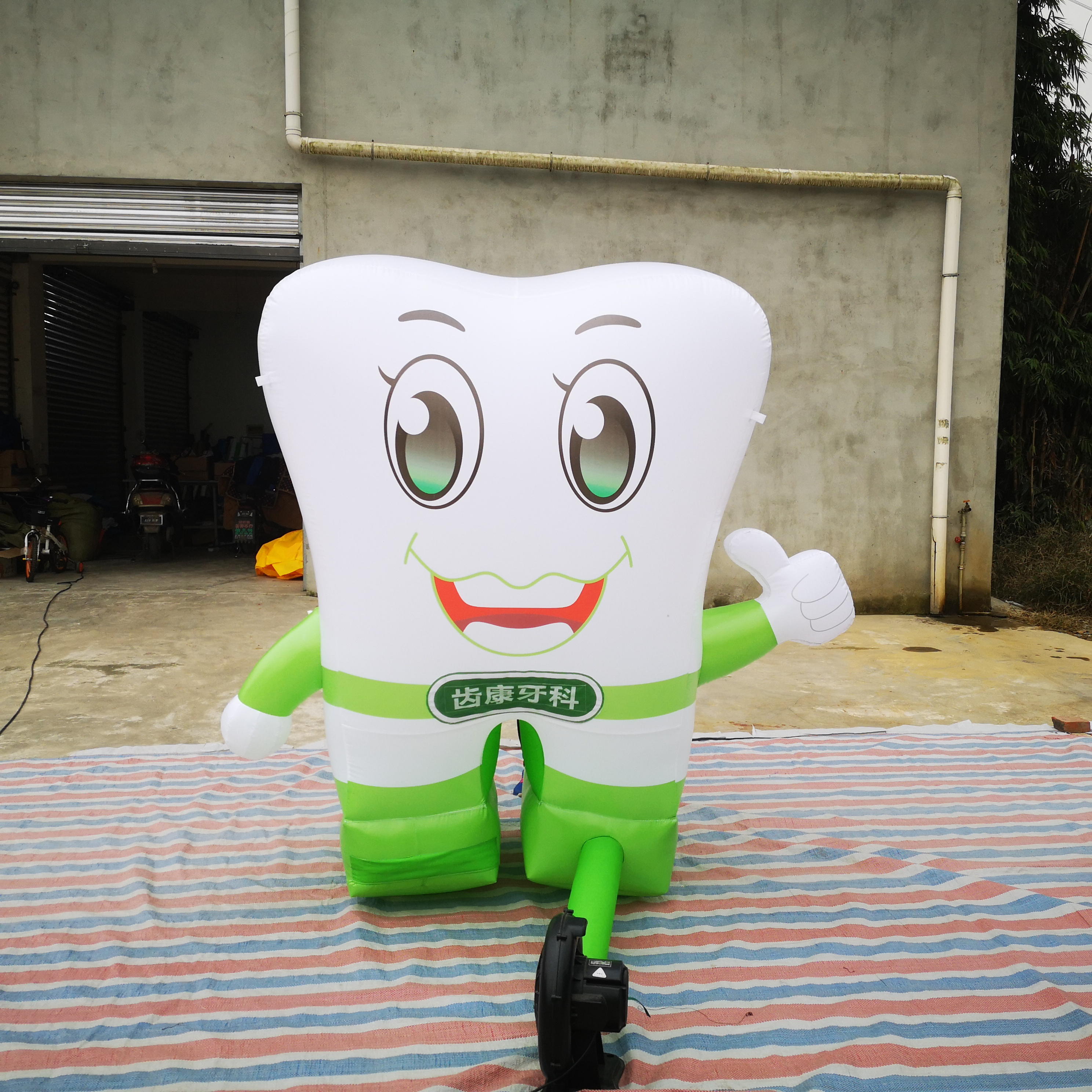 Customized Inflatable White Cartoon Teeth Man