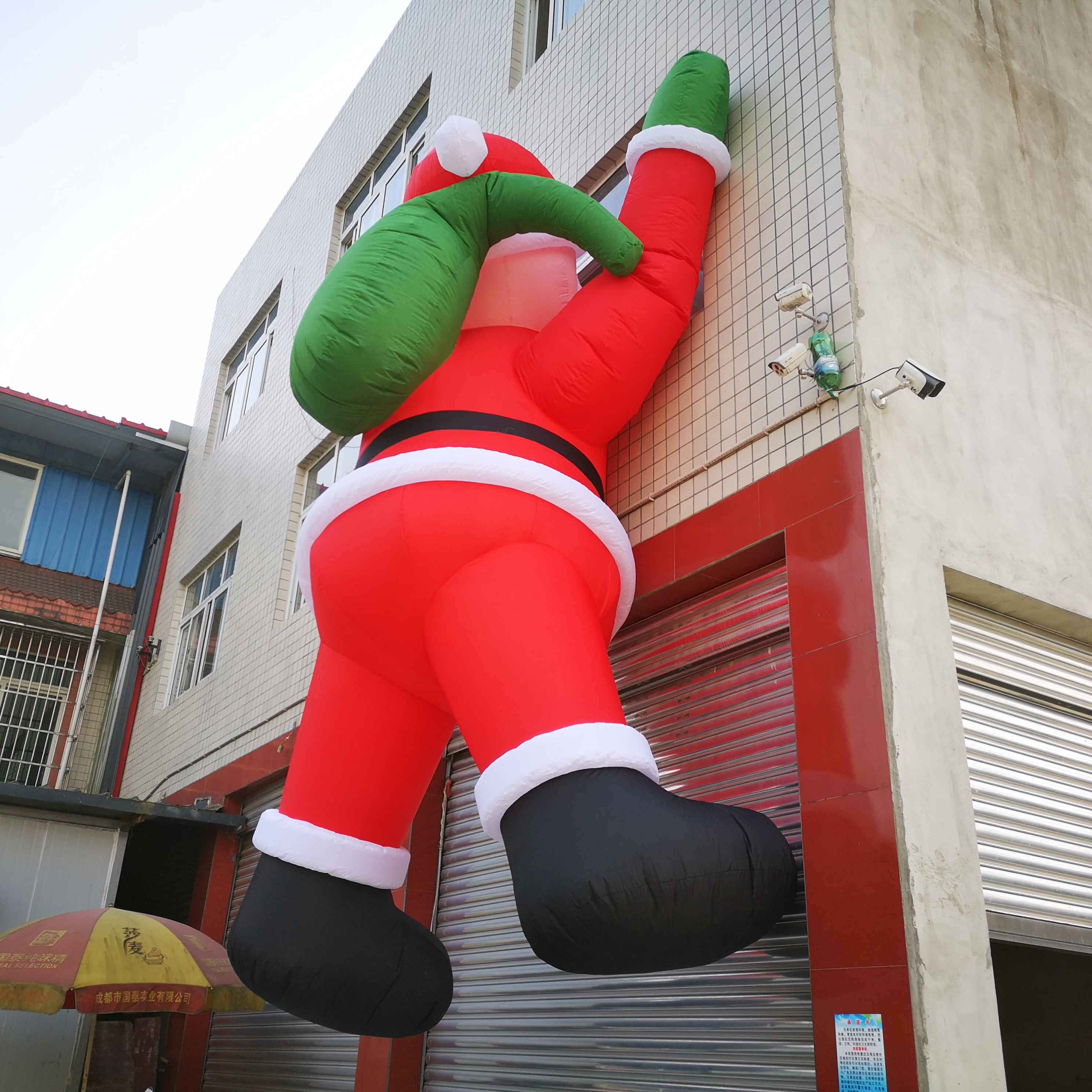 Customized giant outdoor inflatable Christmas decorations inflatable giant Santa Claus