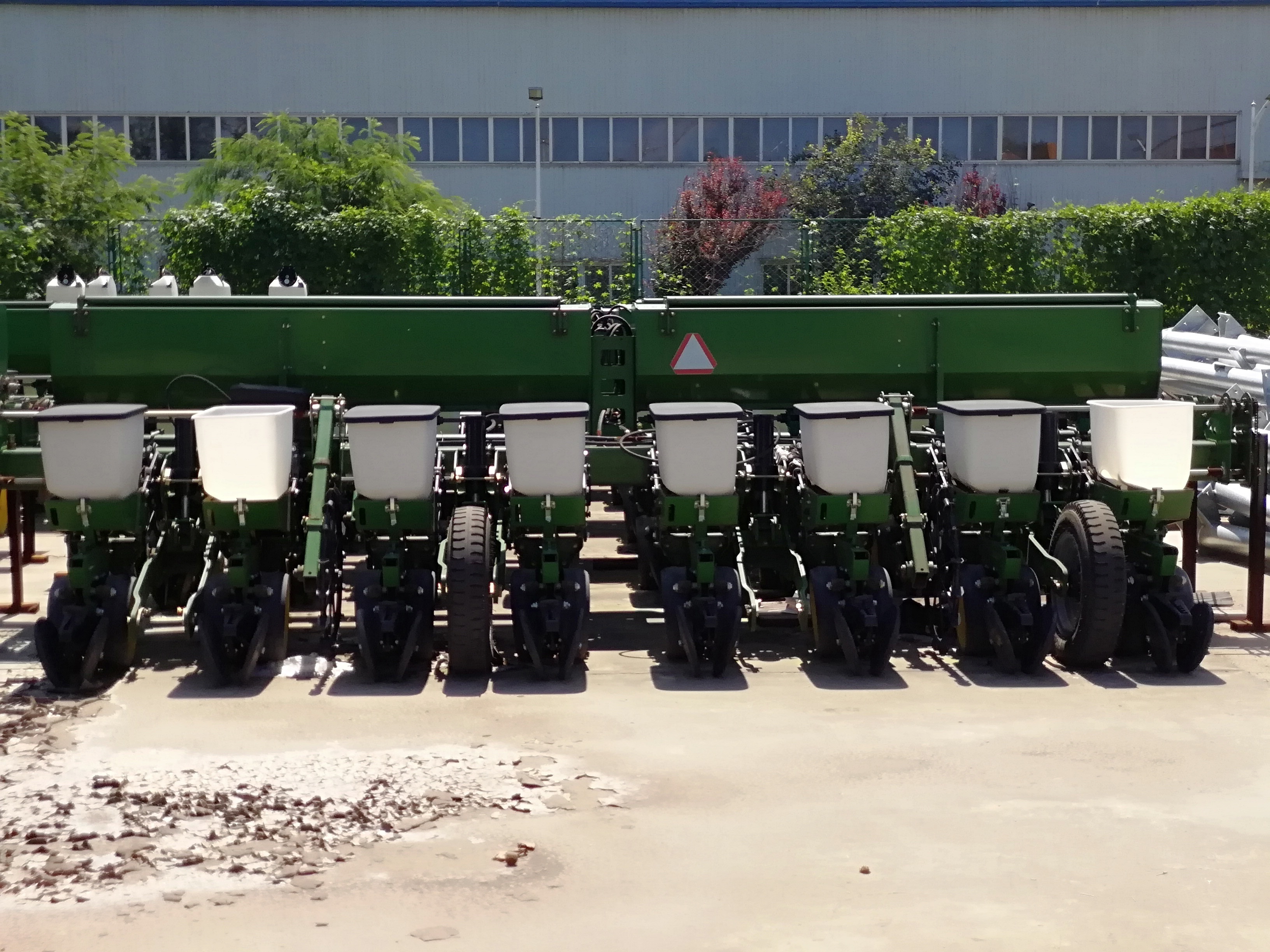 Row  precision no till  potato planter with fertilizer