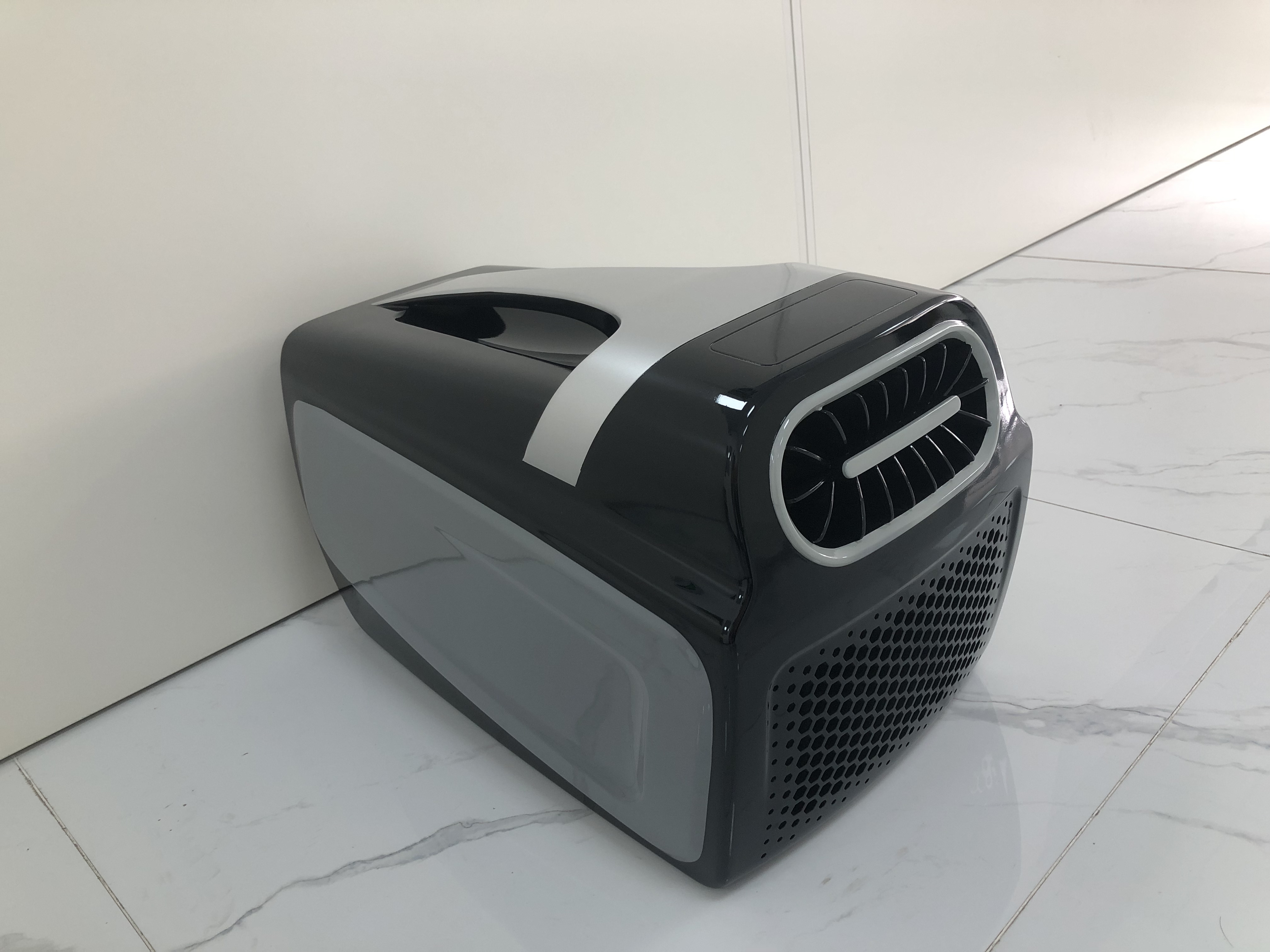 Truely portable air conditioner 3000BTU  & compact powered by AC 220-240V 50&60Hz inverter can be powered by input 24V