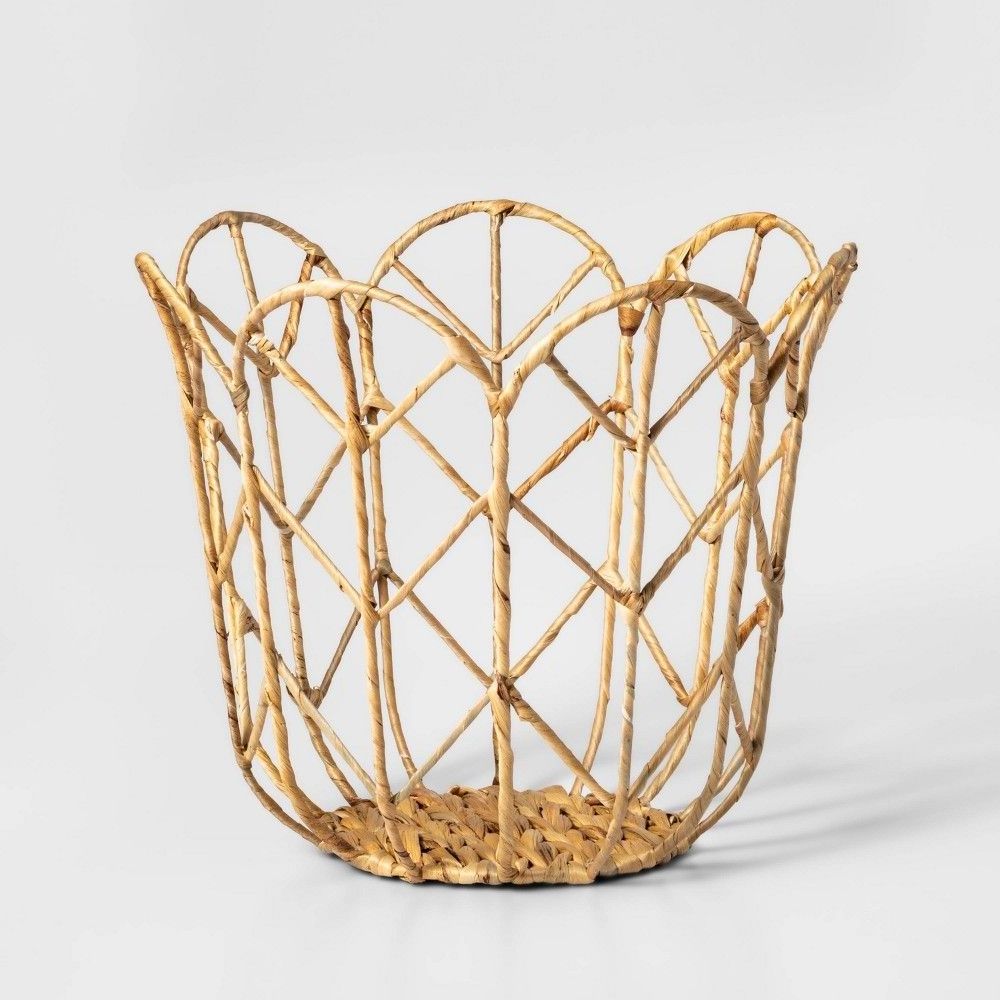 Can be customized hollow lace rattan storage basket different specifications basket shape optional high-quality rattan basket