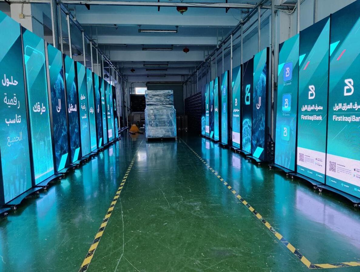 P2 P2.5 P3 floor standing led poster full color outdoor commercial advertising led display screen