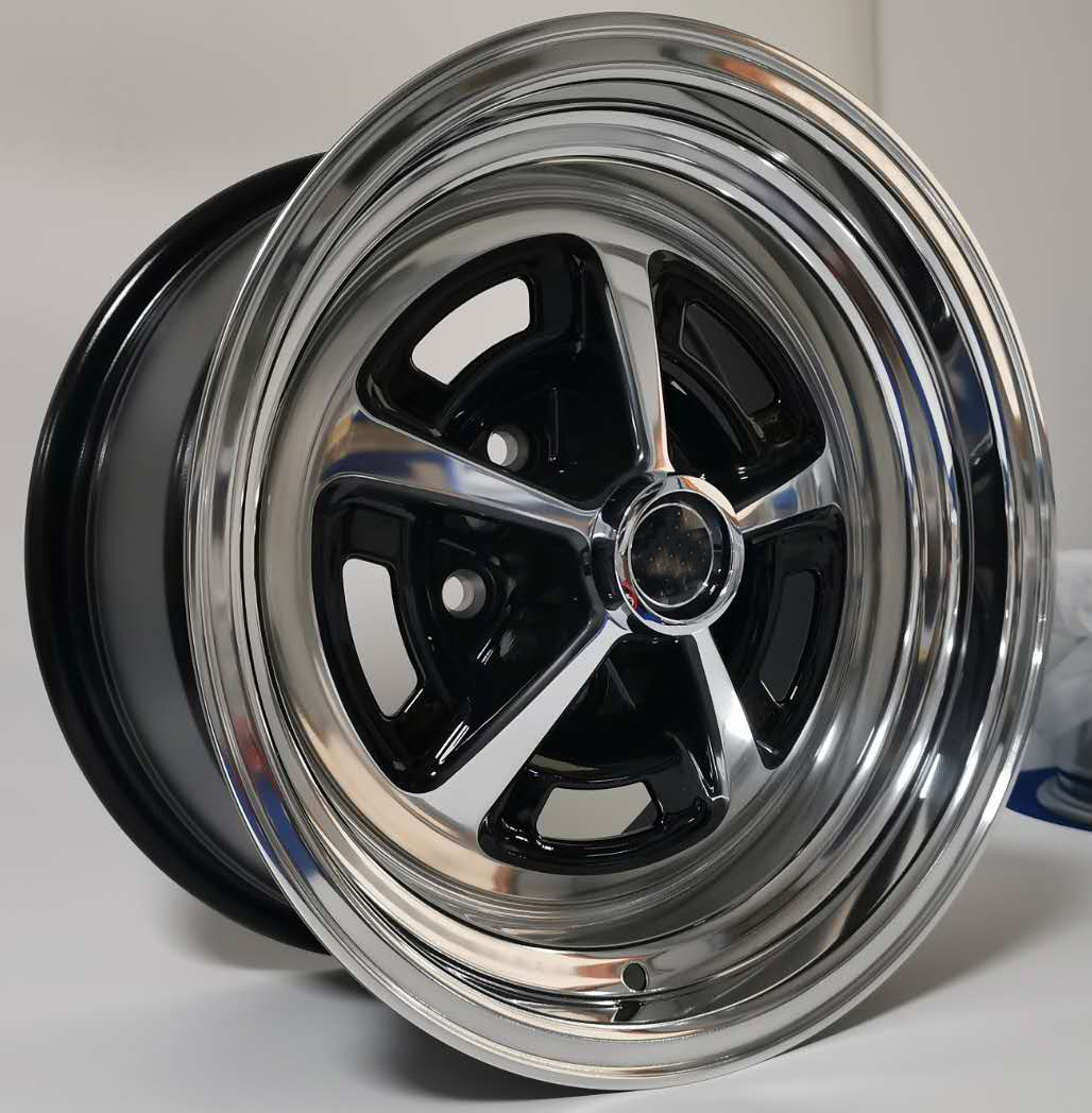 magnum 500 15X7.0 5X127 wheel backspace 4.25 inch ET+6 alloy wheel with little pony Zinc alloy center cap Mopar center cap