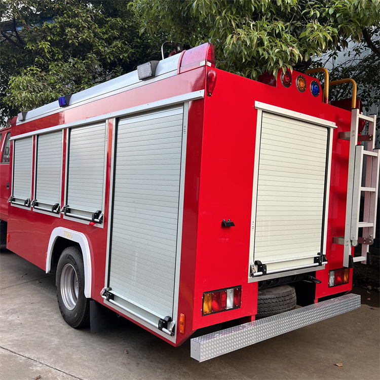 Japanese brand 6cbm 6 tons  isuzu fire fighting truck 4x2 better price