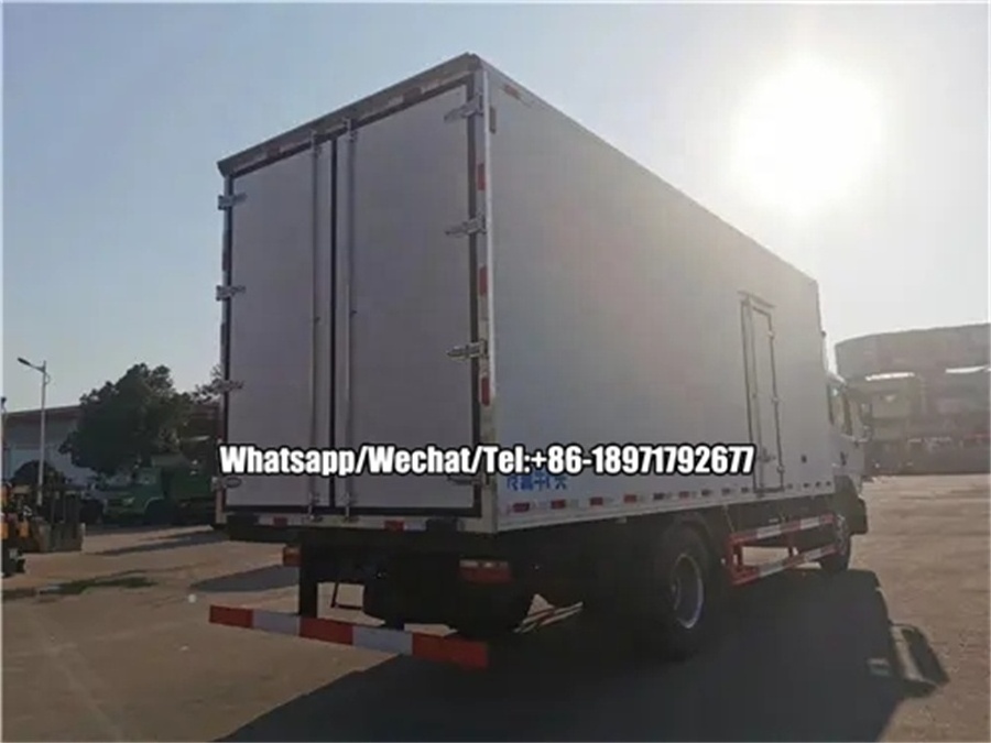 China Small Dongfeng Lorry Box Truck 5Tons 4x2 Cargo van trucks for sale