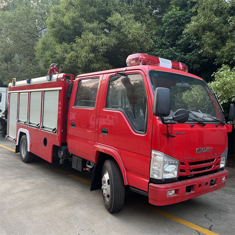 Japanese brand 6cbm 6 tons  isuzu fire fighting truck 4x2 better price