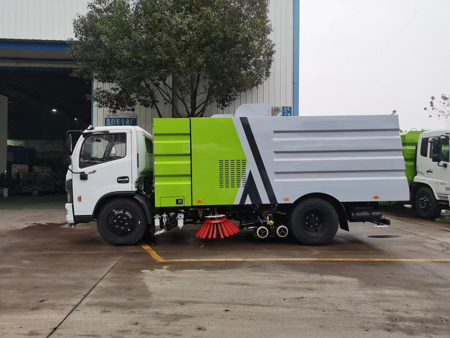 Vacuum Road Sweeper Truck Street Cleaning Vehicle with I-SUZ-U truck