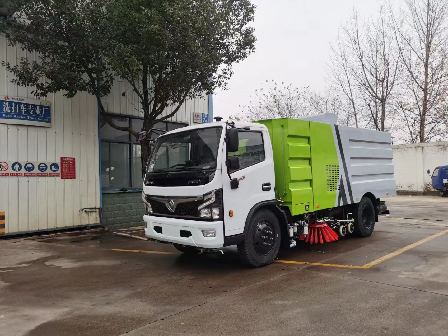 Vacuum Road Sweeper Truck Street Cleaning Vehicle with I-SUZ-U truck