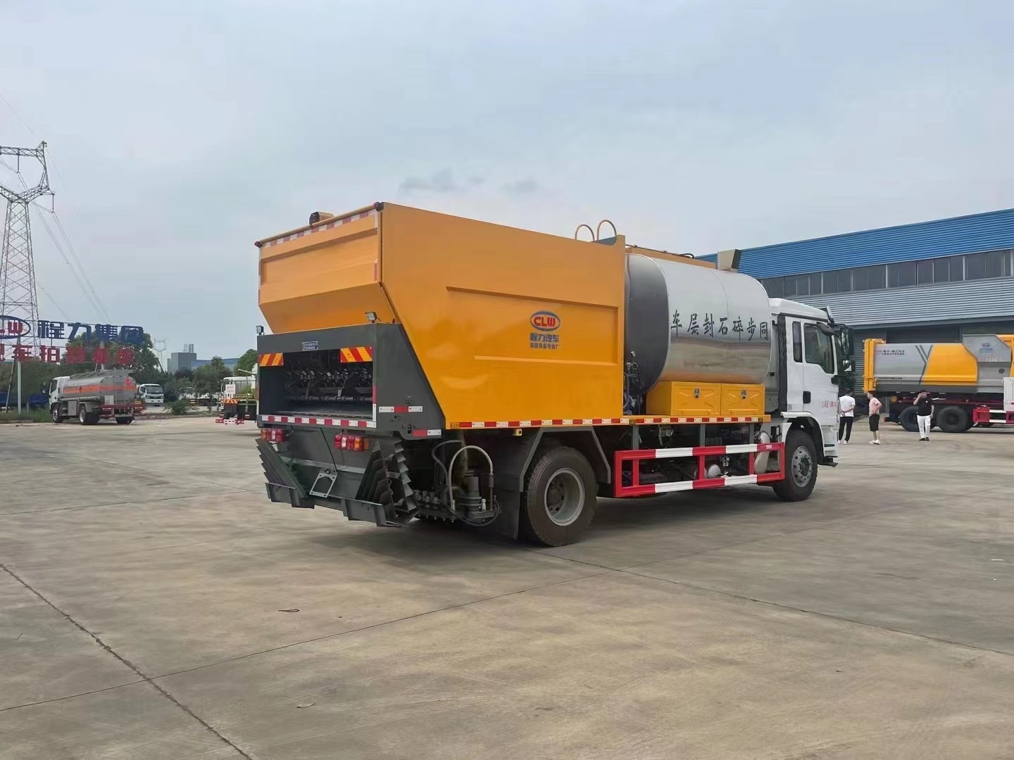 Shacman H3000 6x4 20cbm Bitumen Spreader Truck Road Construction Machine Asphalt Synchronous Chip Sealer Truck