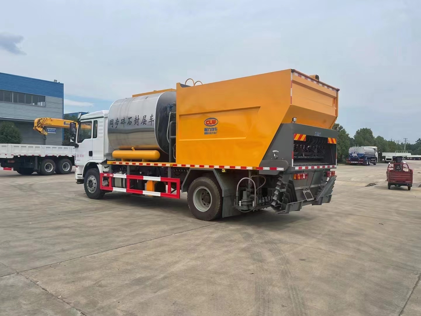 Shacman H3000 6x4 20cbm Bitumen Spreader Truck Road Construction Machine Asphalt Synchronous Chip Sealer Truck