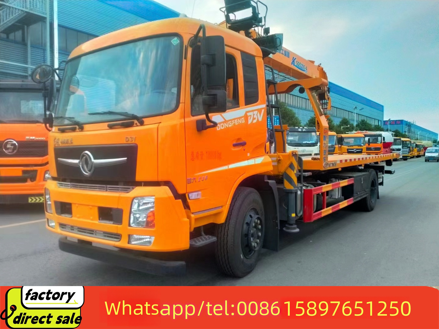 China Dongfeng electric flatbed tow truck with lift wrecker towing truck 8ton hydraulic stiff boom with crane