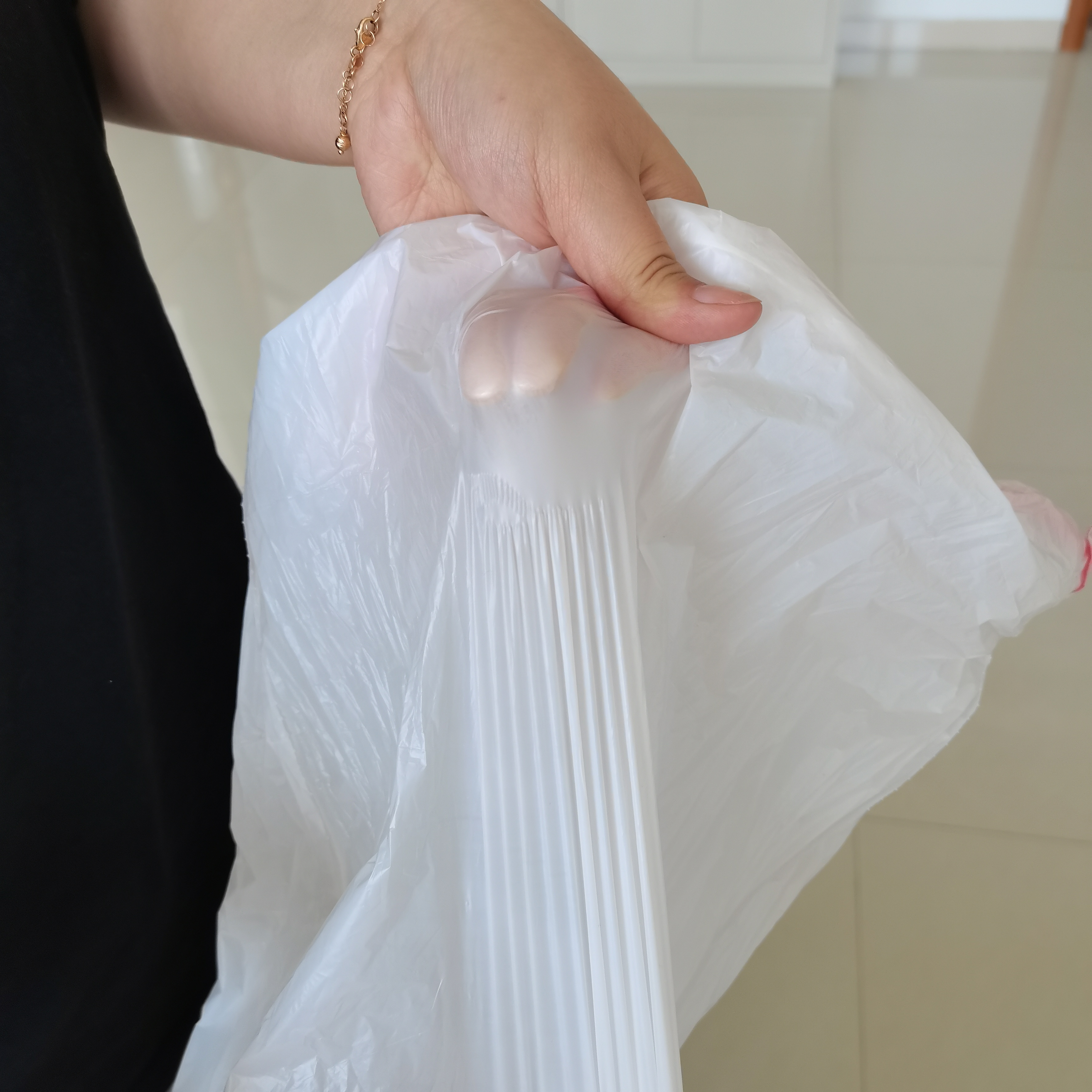 pe plastic t-shirt bag dustbin liner black white bin bag ,small garbage bags with handle