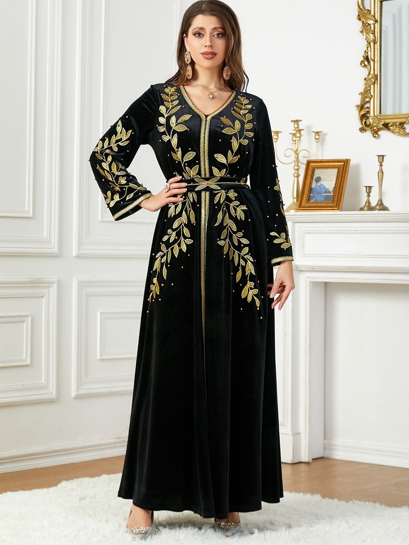 Autumn Winter Velvet Abaya Long Arab Dress Women Golden Embroidered Muslim Evening Dress Moroccan Kaftan Dubai Turkish Abaya