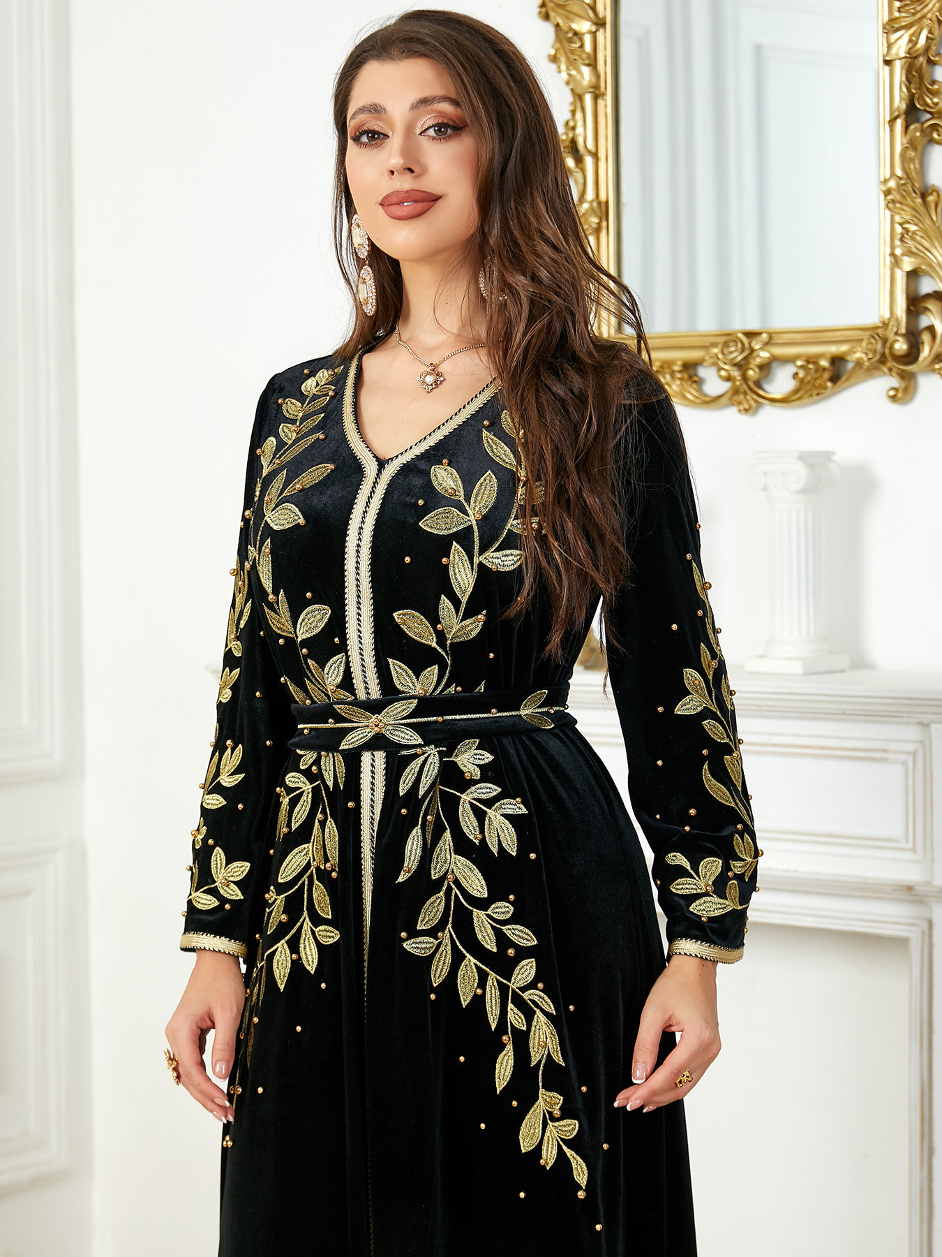 Autumn Winter Velvet Abaya Long Arab Dress Women Golden Embroidered Muslim Evening Dress Moroccan Kaftan Dubai Turkish Abaya