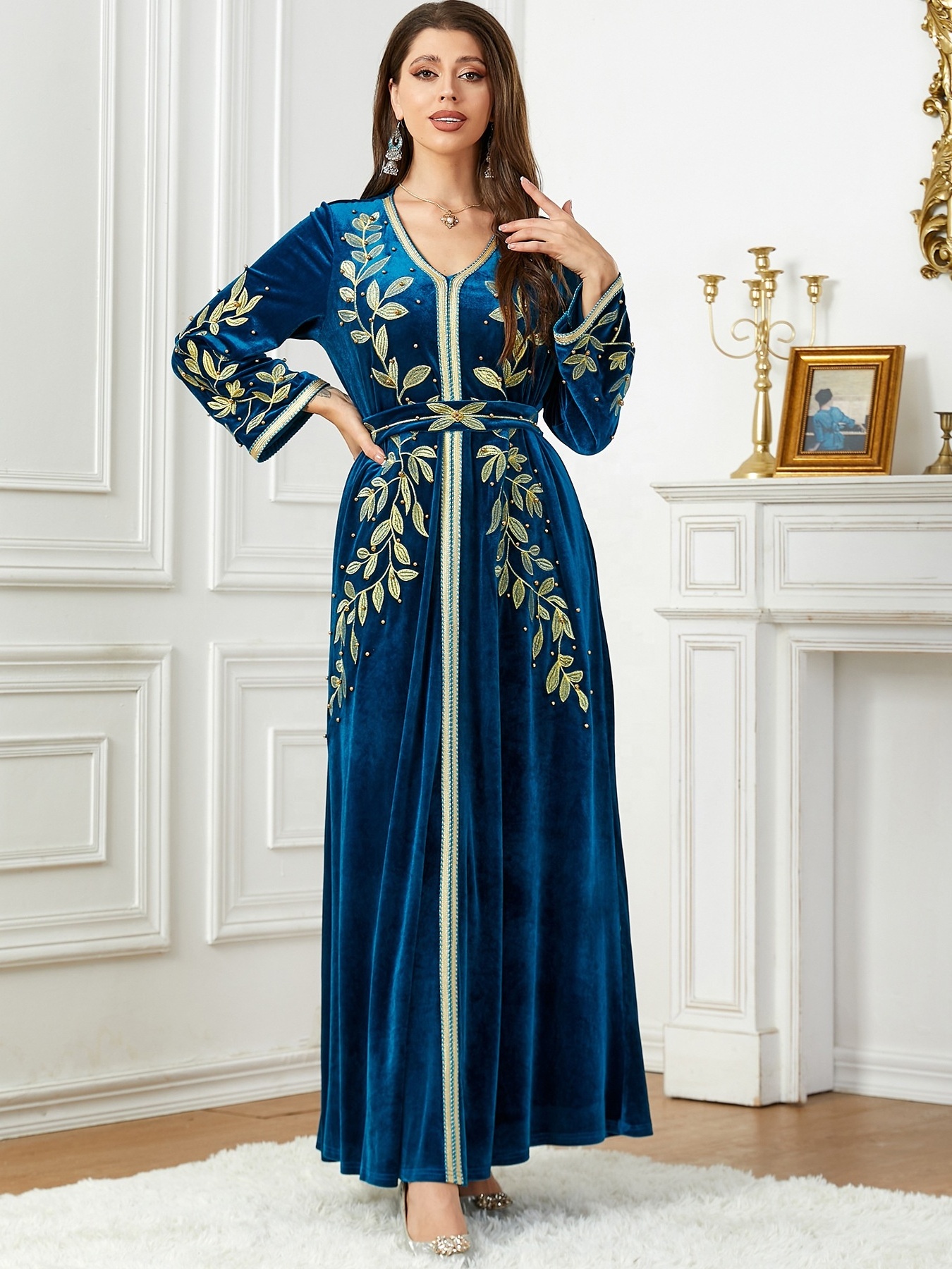 Autumn Winter Velvet Abaya Long Arab Dress Women Golden Embroidered Muslim Evening Dress Moroccan Kaftan Dubai Turkish Abaya