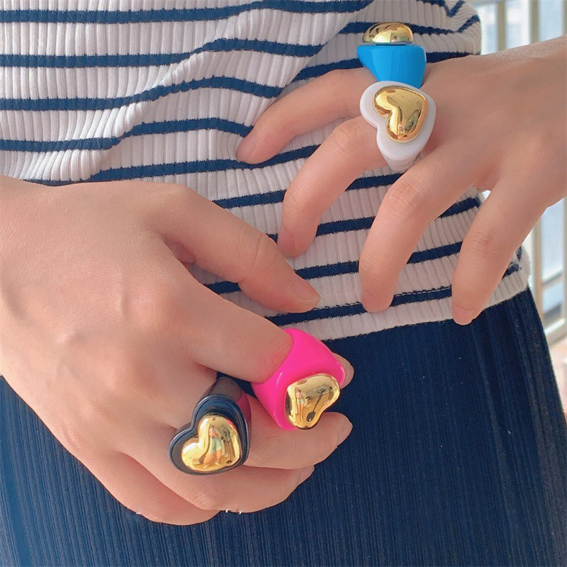 Chunky Resin Acrylic Rings Cute Trendy Rings Colorful Crystals Heart Shape Wholesale Women Gold Balls Acrylic Plastic Ring