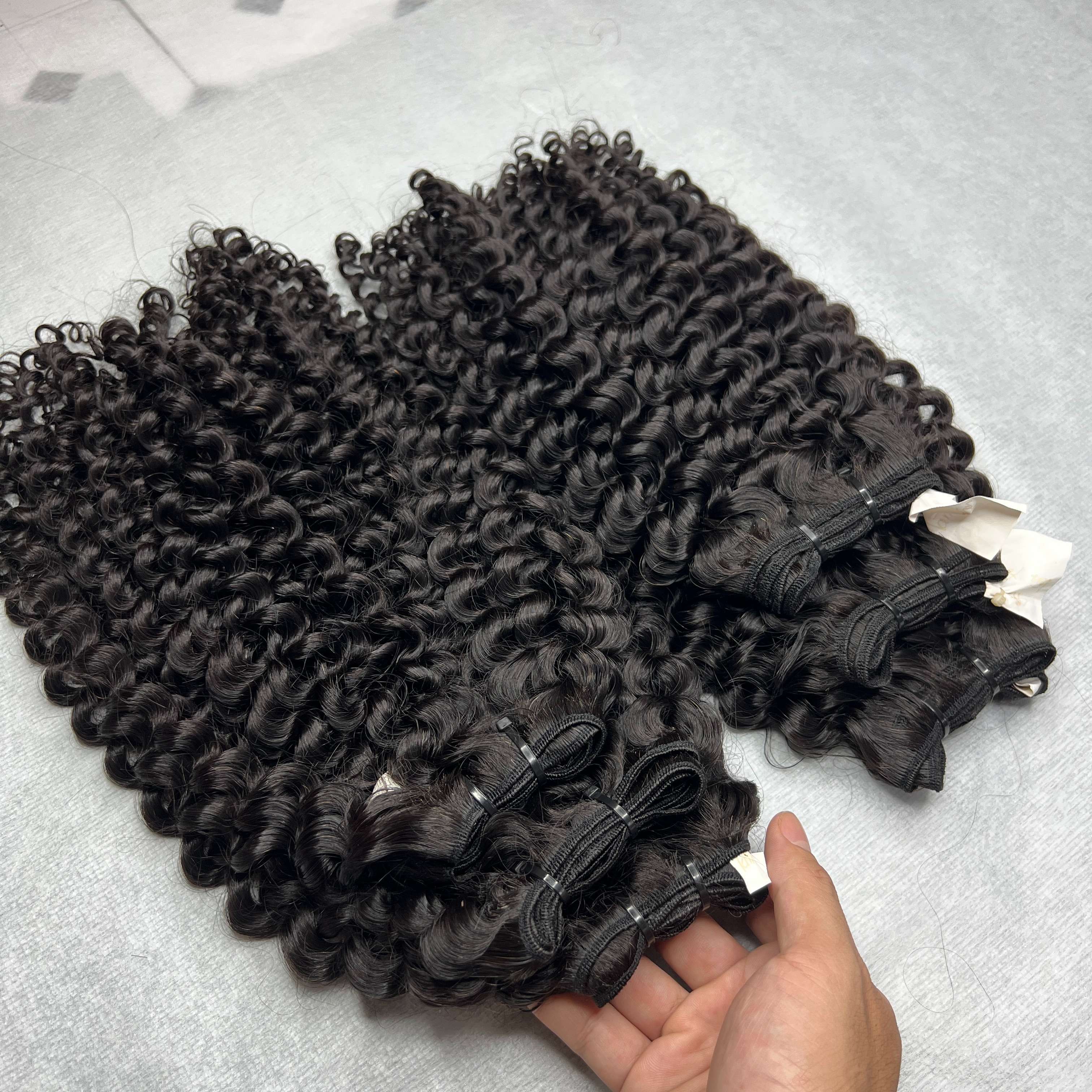 New Trend Eurasian Curly Hair Vendor Wholesale Raw Human Hair Unprocessed Curly Weave Bundle 8