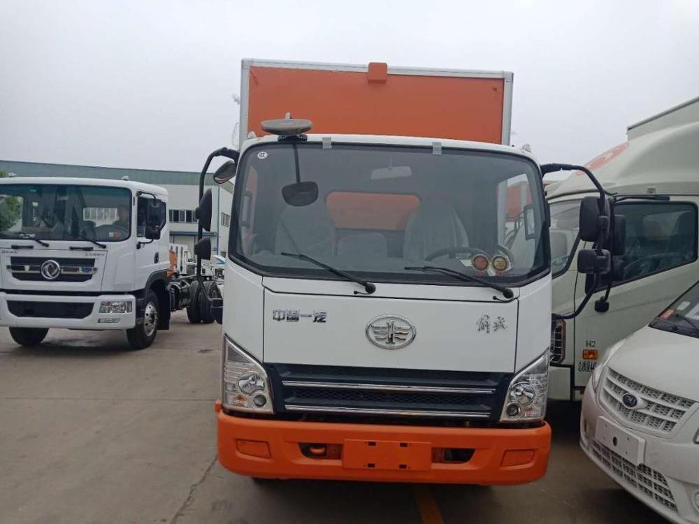 Chinese FAW  4x2 small cargo truck price best price for sale