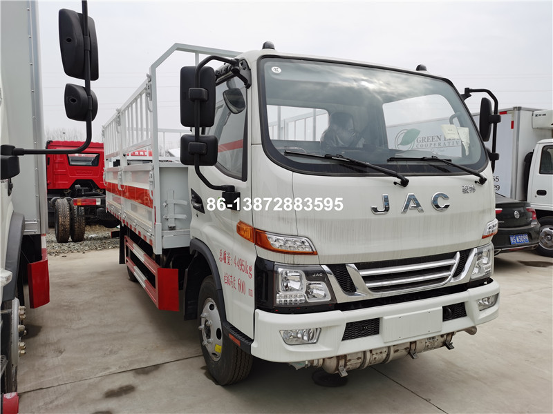 Light flatbed cargo truck dongfeng gasoline truck 6 wheeler 4*2 RWD left hand drive for sale