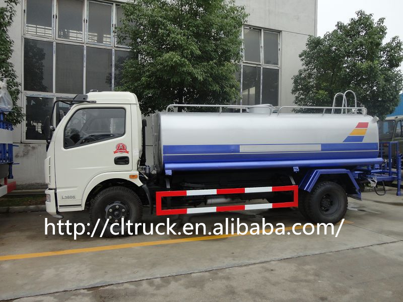 Low price 6MT to 10MT 4X2 6 wheel water sprayer truck ,water bowser with duck nozzles and high platform woking place