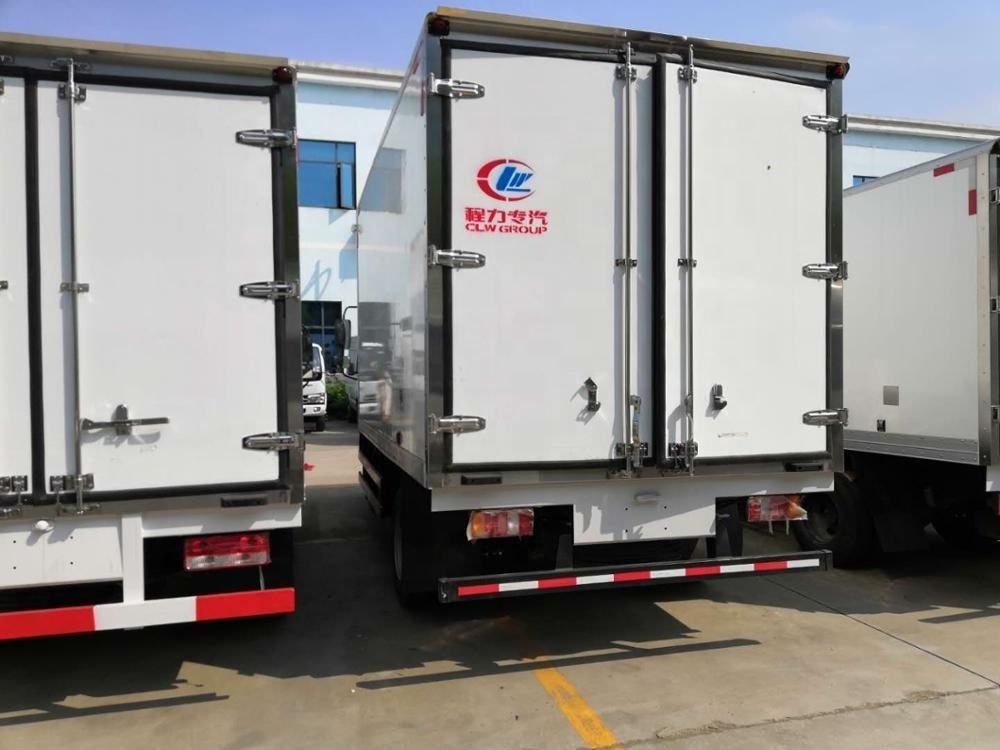 CLW sinotruck howo 6 wheel mini cargo box truck 5 tons for sale