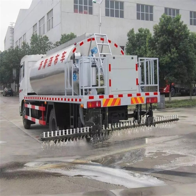 Sinotruk HOWO truck mounted bitumen sprayer tar sprayer asphalt emulsion sprayer CHEAP SALE