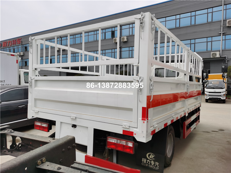 Light flatbed cargo truck dongfeng gasoline truck 6 wheeler 4*2 RWD left hand drive for sale