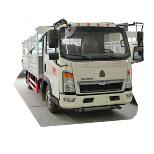 CLW 5 ton delivery cargo trucks SINOTRUK HOWO box van fence truck for sale