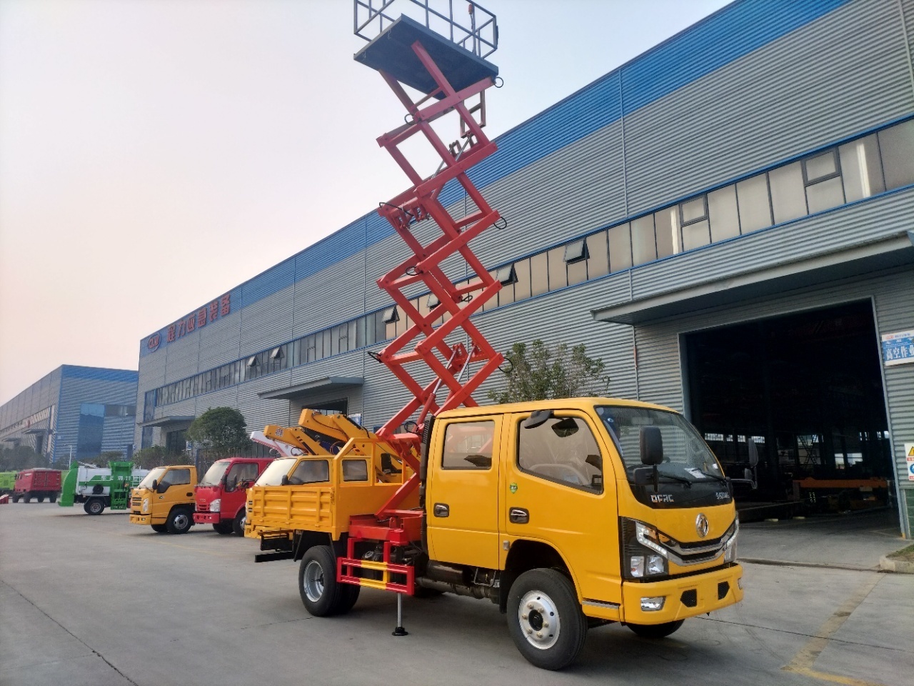 Cheaper  Dongfeng 115 hp 8 m  lifting platform aerial truck with basket high lifting platform truck scissor lift trucks for sale