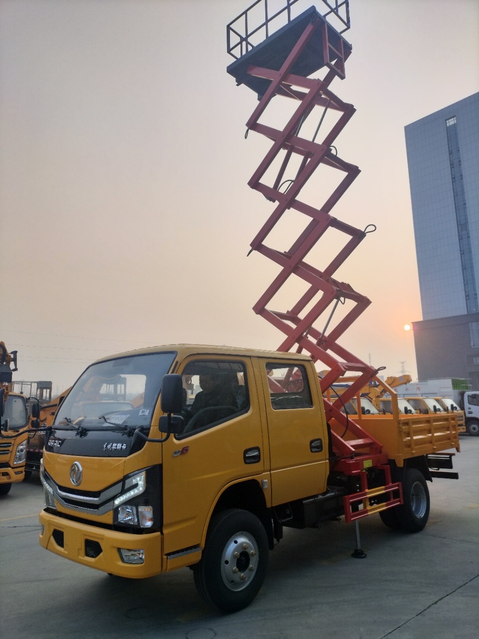 Cheaper  Dongfeng 115 hp 8 m  lifting platform aerial truck with basket high lifting platform truck scissor lift trucks for sale