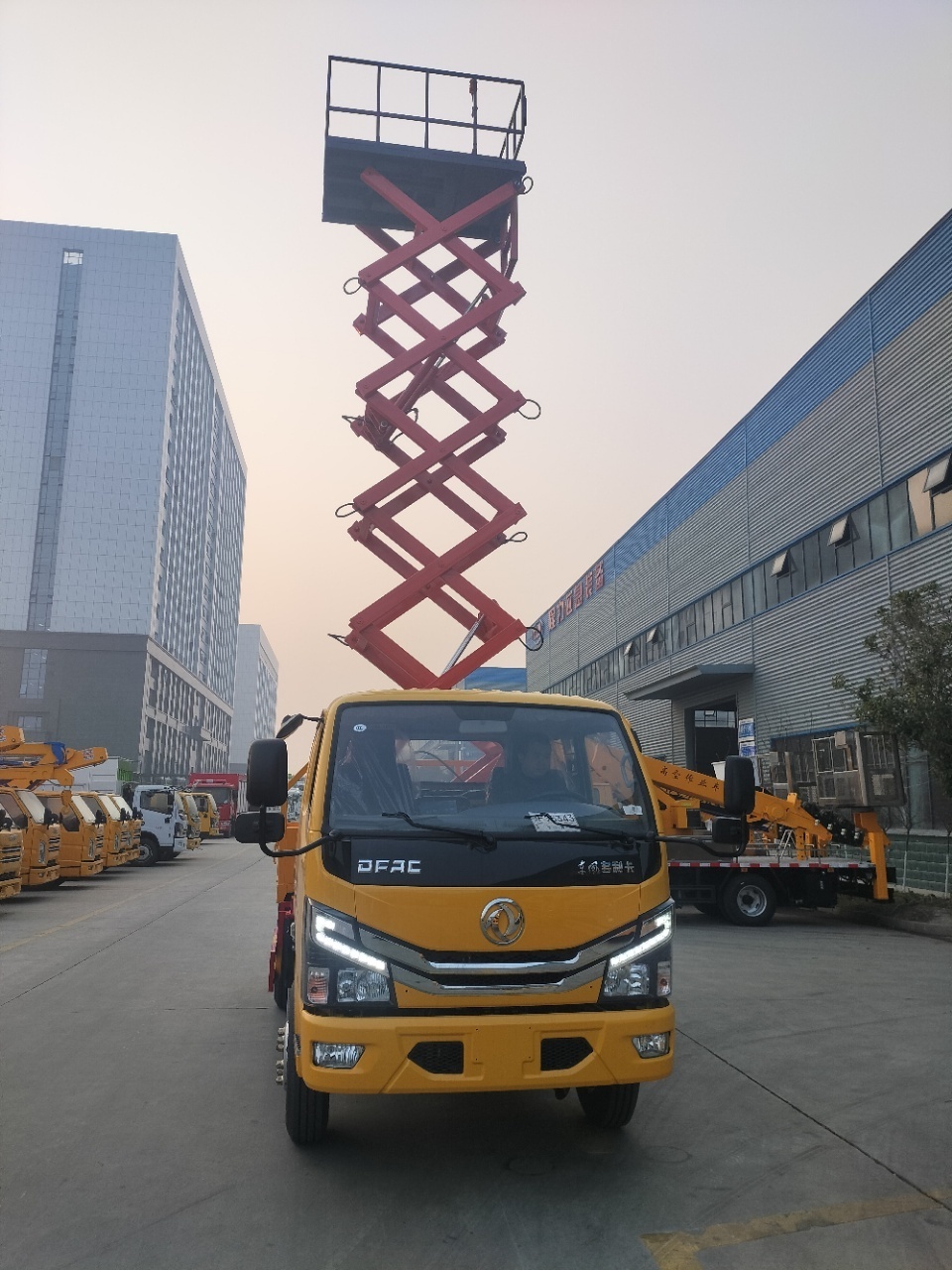 Cheaper  Dongfeng 115 hp 8 m  lifting platform aerial truck with basket high lifting platform truck scissor lift trucks for sale