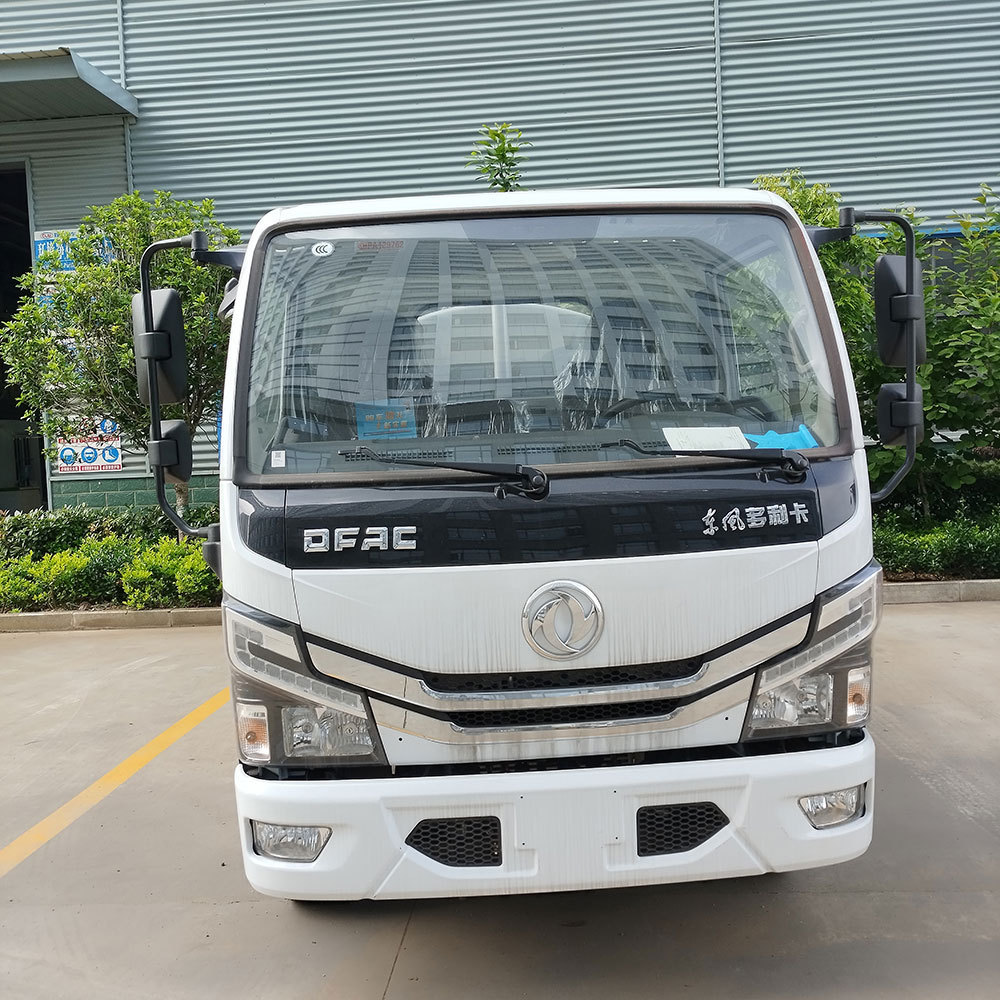 China Made Dongfeng  5 Ton fecal suction truck 6 wheels septic truck With Vacuum Pump Dung Sucking Cart for Sale Cheap Price