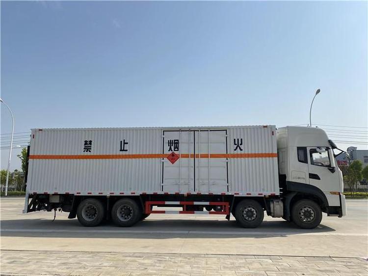 National Sixth Dongfeng Tianlong 8x4 Cargo Truck Miscellaneous Dangerous Goods Transport Truck