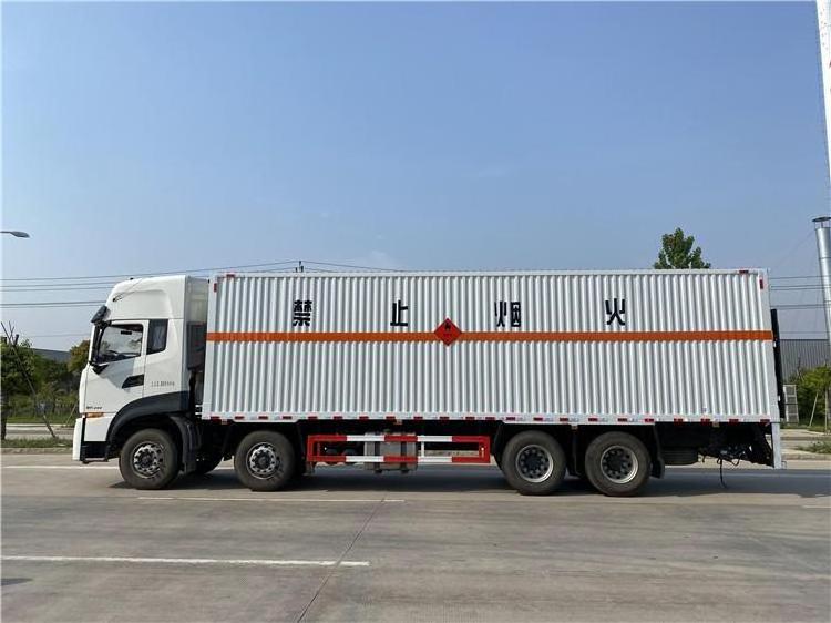 National Sixth Dongfeng Tianlong 8x4 Cargo Truck Miscellaneous Dangerous Goods Transport Truck