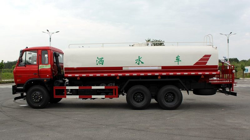 8-12 CBM dongfeng 4x2 water tanker truck price