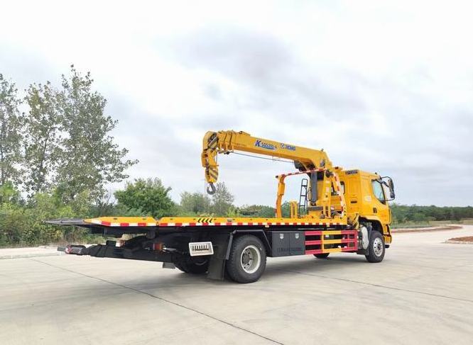 Dongfeng platform wrecker truck 4x2 tow truck flat bed with crane