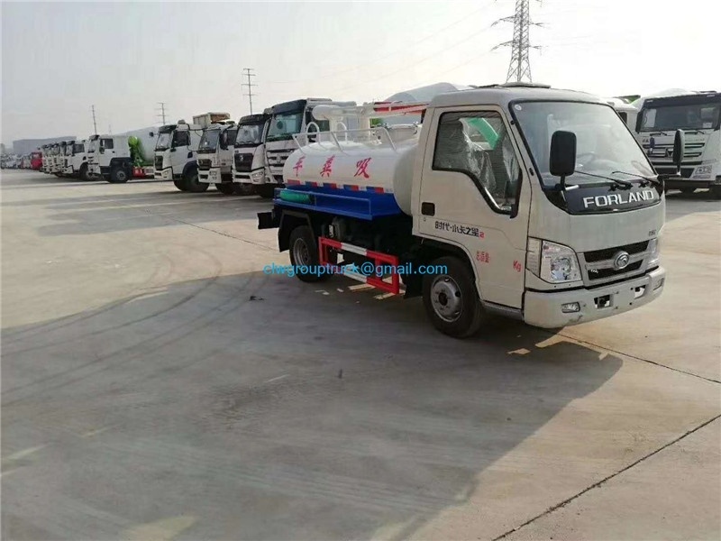 Factory hot selling Small 2500L vacuum sewag suction truck