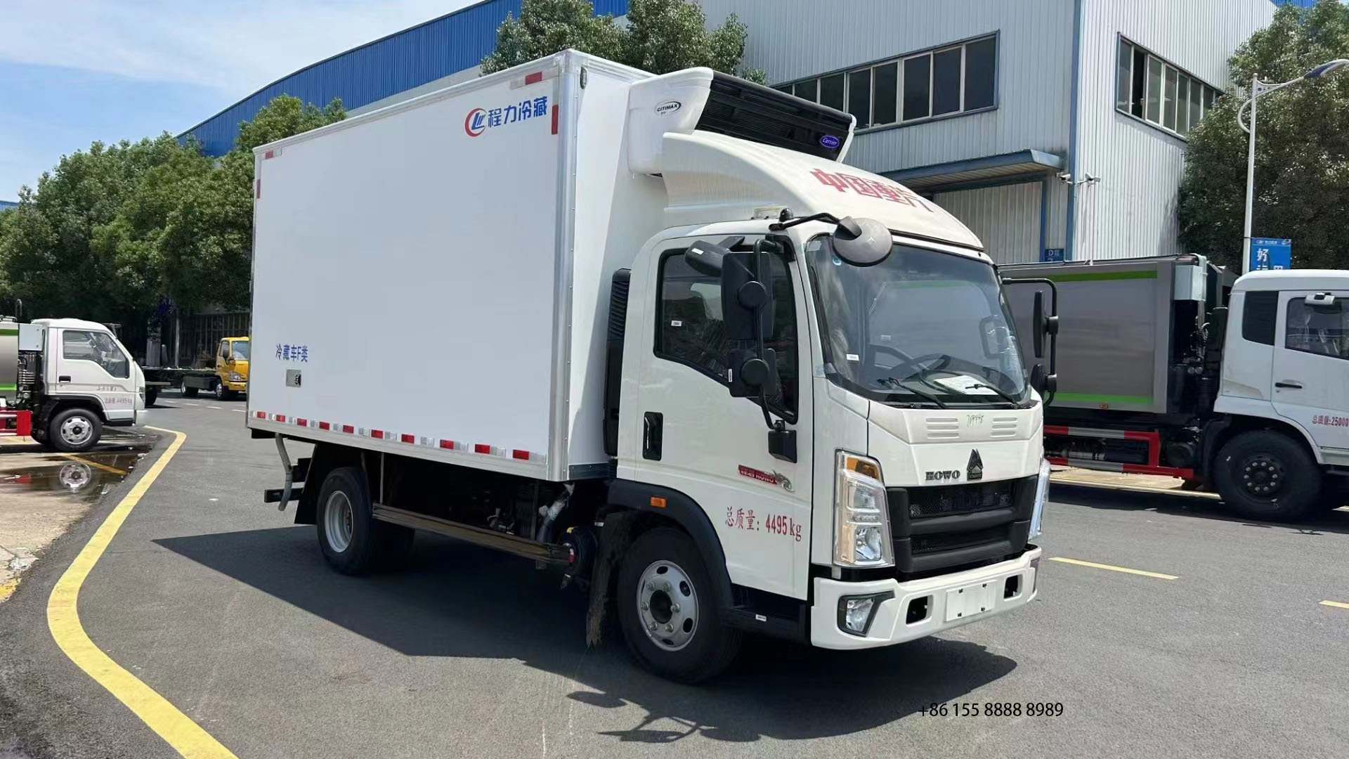 HOWO 4*2 customized version Live fish transport truck for sale