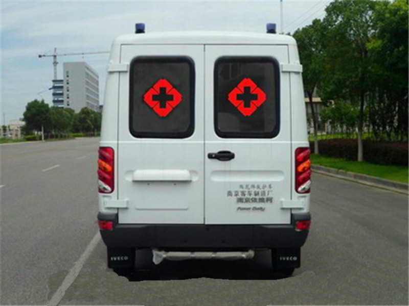 Newest equipped with complete medical equipment ambulance car