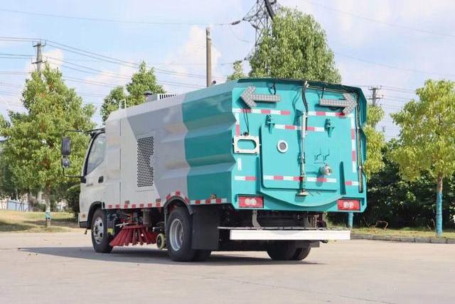 Foton 4x2 Vacuum Road Sweeper Truck Street Cleaning Vehicle