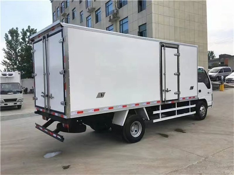 ISUZU freezer cold box truck transport frozen meet chicken fish vegetables fruit and other food for sale