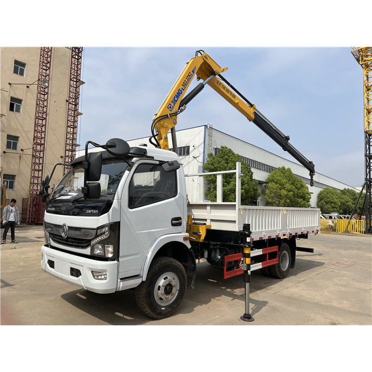 Dongfeng 4x2 Light Crane Truck 6 Tons With Max. Lifting Height 10M Folding Boom Crane