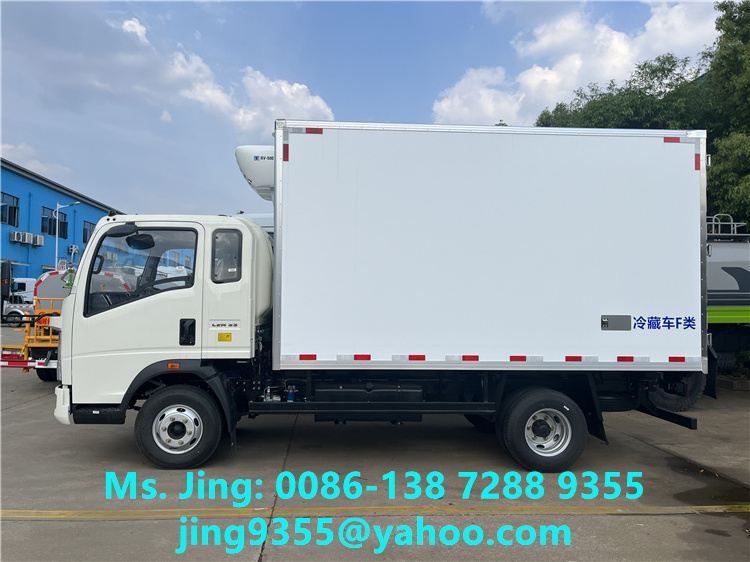 Brand New HOWO RHD 4x2 Vegetables Transport Cooling Van 3.5 Tons Small Refrigerator Box Truck