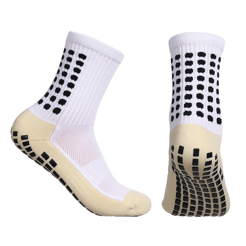 Cmax 2024 High Quality Anti-Slip Grip Soccer Socks for Men Custom Design with Logo Wholesale Football Sports Socks